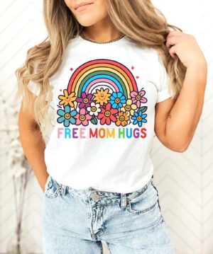 Free Mom Hugs Proud Mom Rainbow Gay Pride T-Shirt